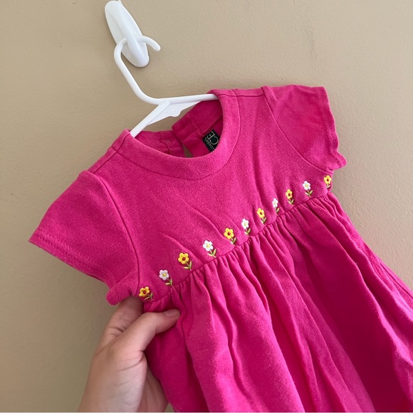 ⚪️CHILDREN’S PLACE: Girl size 12 months, pink short sleeve dress w/flowers⚪️ - Picture 5 of 8